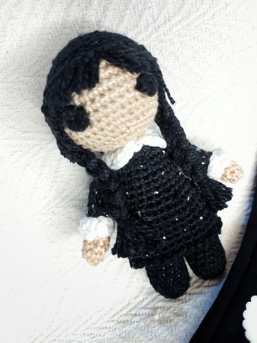 Wandinha Addams De Crochê Amigurumi