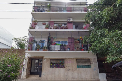 Depto 2 Amb C/balcón En Urquiza 1ro X Escalera