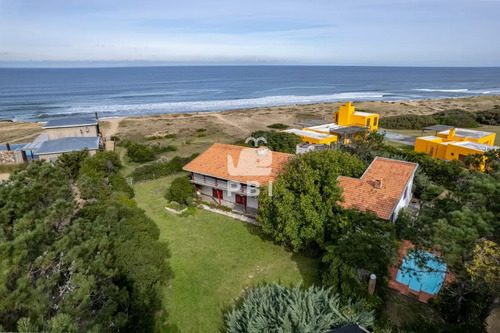 Casa En Primera Linea Al Mar,  Bahía Del Pinar - Ref : Pbi12502