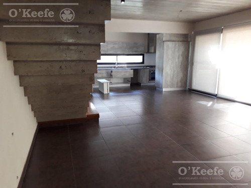 Imagen 7 de 15 de Casa De Estilo Moderno En Venta Con Cuatro Dormitorios En Fincas De Hudson