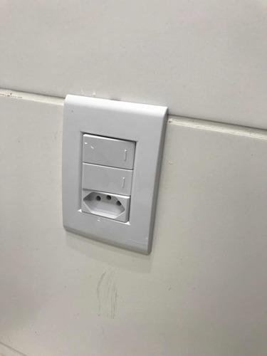 Imagem 3 de 4 de Serviço Elétrico- Instalação De 1 Paflon E 3 Spots