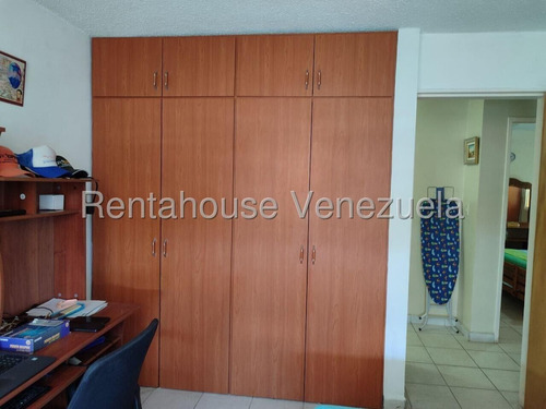 María E. Vende Cómodo Y Fresco Apartamento En Las Guacamayas, Lara#25-17031**