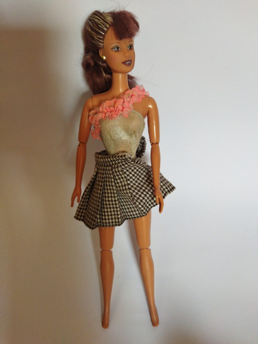 Barbie Morena Falda Rombo Blusa Artículada 