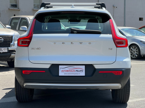 Volvo XC40 D4 Momentum Intro Car