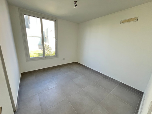 Casa De Una Planta A Estrenar En Barrio Araucarias Puertos Escobar - Oportunidad