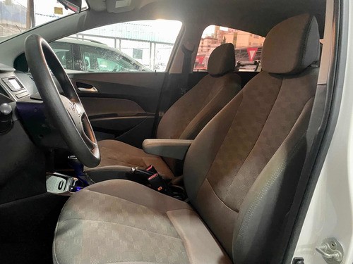 Imagem 10 de 10 de Hyundai Hb20s 2018 1.6 Comfort Plus Flex Aut. 4p