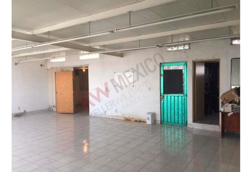 Venta O Renta De Edificio Con Salón De Fiestas Muy Amplio Ideal Para Giros Diversos