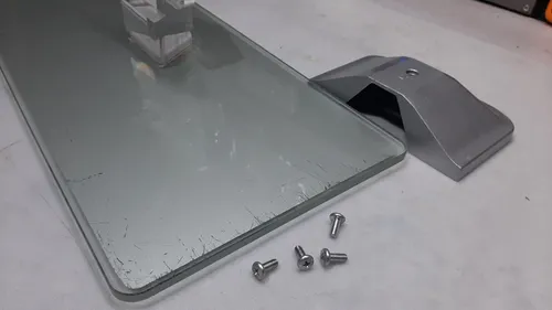 Base De Tv Tcl L39e5390smart. Usada. Con Tornillos. (Usado)