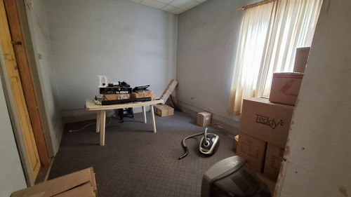 Se Vende Propiedad Con Sala De Ventas Y Galpón De 2 Pisos