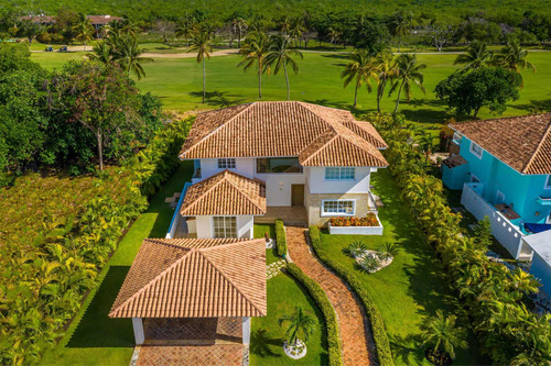 Imagen 2 de 18 de Venta De Villa De Lujo En Cocotal Punta Cana Con Piscina
