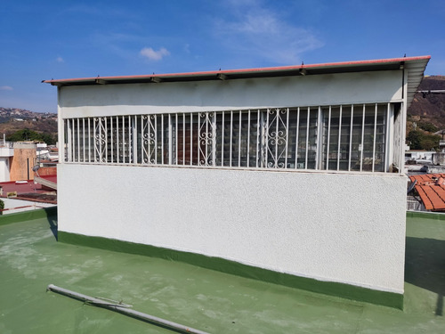 Hermosa Casa-quinta Bifamiliar De 426 Mts2 En La Urbanización Colinas De Vista Alegre Con Entradas Independientes