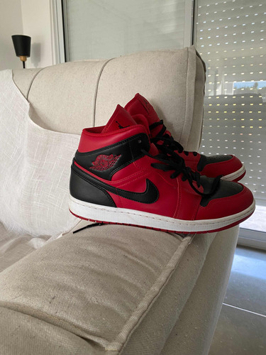 Jordan 1 Mid Red Talle 10