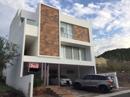 Se Vende Preciosa Casa En Punta Esmeralda, De Lujo Y De Auto