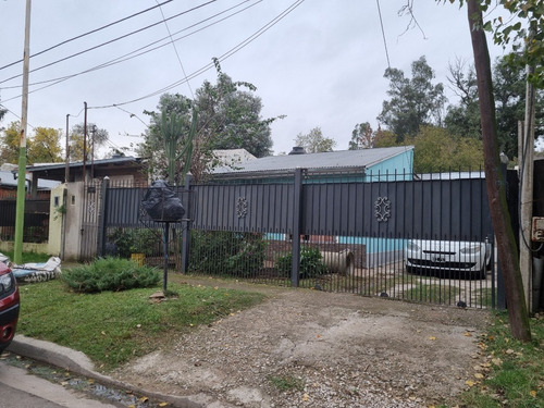 Imagen 1 de 10 de Excelente 1 Casa Con 2da Casa Y Quincho Grande Con Baño Completo