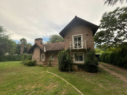 Villa Allende Golf. Casa En Venta De 3 Dormitorios Cochera, Pileta Y Gran Parque