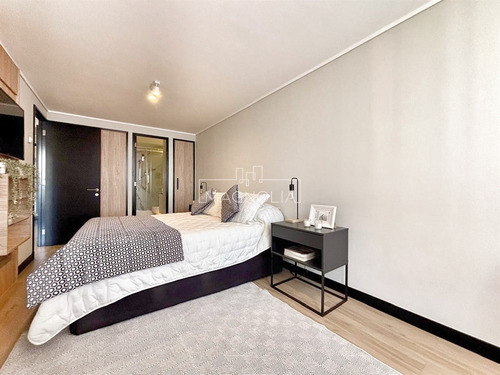 Departamento En Venta De 2 Dorm. En Las Condes