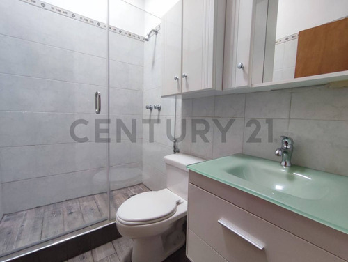 Amplio Townhouse Ubicado En C.r Villas De Oriente