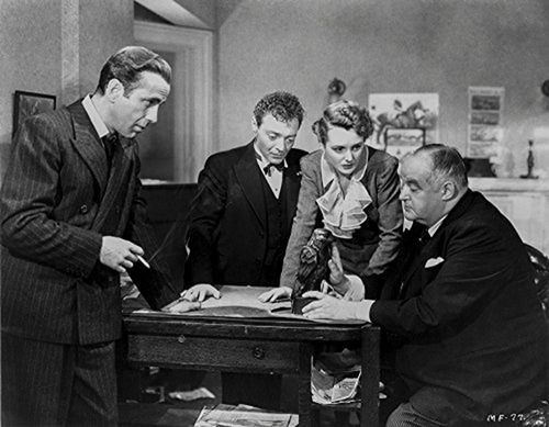 Fotograma De Película De Humphrey Bogart Y Sus Compañeros En