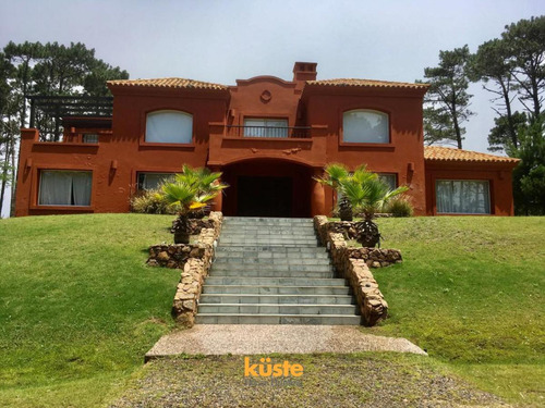 El Infiernillo, Casa En Laguna Blanca