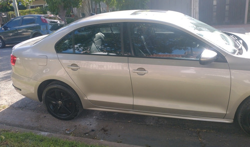 Imagen 15 de 25 de Volkswagen Vento 2013 2.5 Luxury 170cv Tiptronic