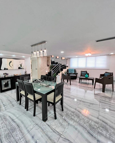 En Venta Con Financiamiento Penthouse Dúplex 349 M² Urbanización El Bosque, Maracay, Aragua