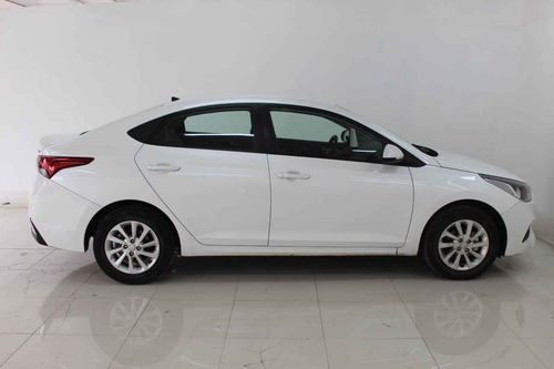 Imagen 6 de 14 de Hyundai Accent 2018 4 Cilindros