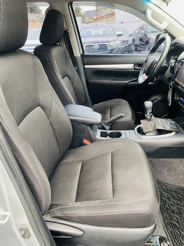 Imagen 17 de 23 de Toyota Hilux Srv 4x4