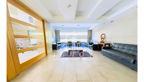 Moderno Departamento Remodelado Con Excelente Ubicación