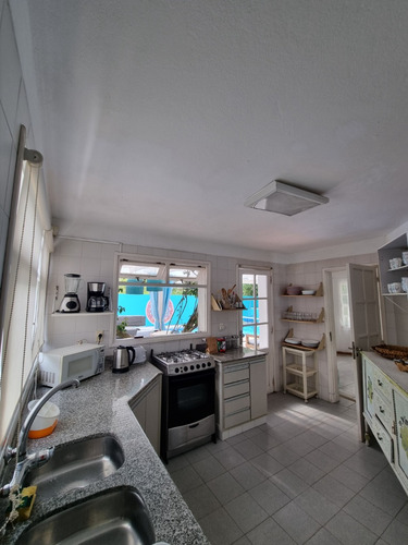 Imagen 7 de 17 de Casa Con Piscina Climatizada Y Cerrada En La Barra .5 Dor 12 Personas Parrillero Techado Cerrado:aire En Cada Cuarto Toda Cercada A 3 Del Mar. Por Favor Por Whatsapp.