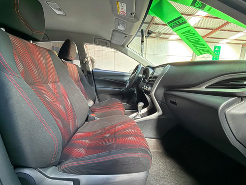 Toyota Yaris S. SEDAN
