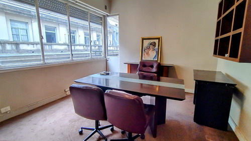 Imagen 5 de 18 de Excelente Oficina Amoblada De 90 M2, Con Amplio Balcón A La Calle. Luminosa