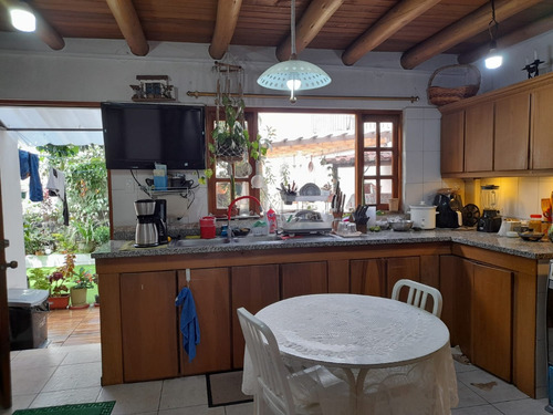 Vendo Hermosa Y Amplia Casa. Sector San José Del Valle. Frente A Supermercado Santa María
