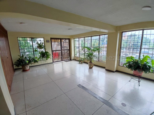 Amplio Y Muy Fresco Apartamento En Alquiler 24-17433