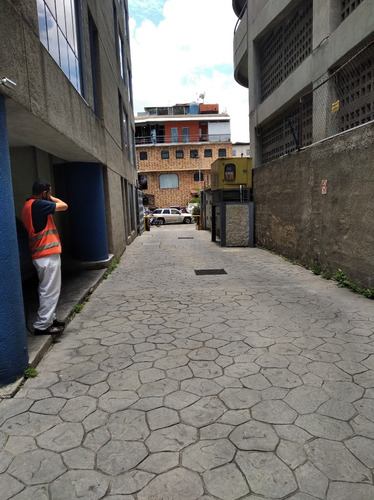 En Alquiler Oficina En Las Mercedes De 136m2