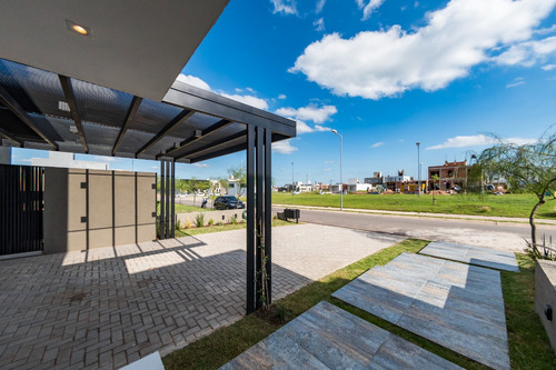 Moderna Casa Docta Etapa 2 Con Pileta