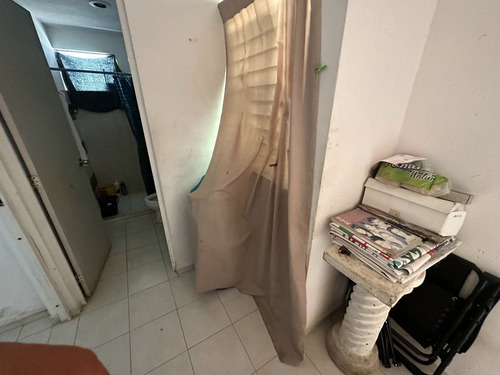 Casa En Venta De Dos Pisos En Esquina Con Locales, Caucel, Entrega Inmediata.