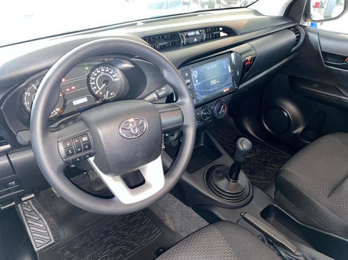 Imagen 10 de 17 de Toyota Hilux 2022 2.4 Cd Dx 150cv 4x4