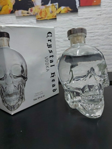 Imagem 1 de 2 de Vodka Crystal Head