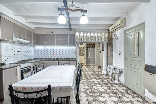 Departamento Ph · En Venta · 5 Ambientes · Luminoso, Con Estilo · En Lomas Del Mirador