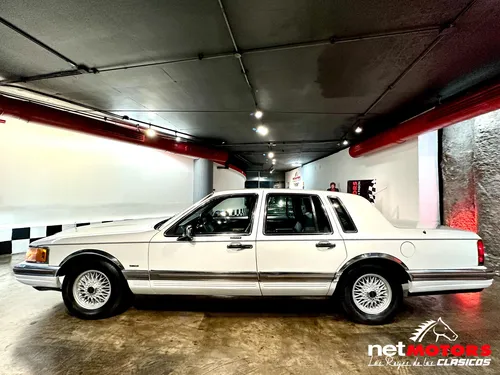 Lincoln Town Car 1990