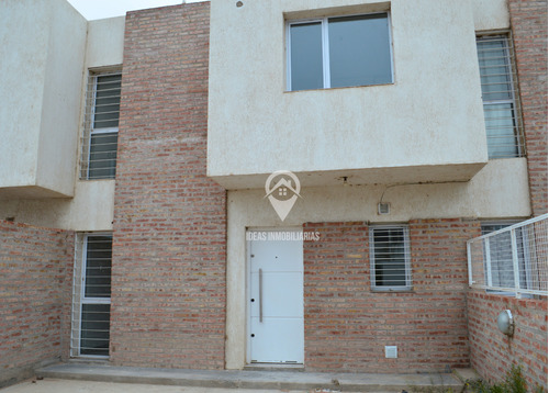 ¡descubre La Comodidad Y Confort En Este Amplio Duplex Ubicado En Barrio Altos Del Limay!