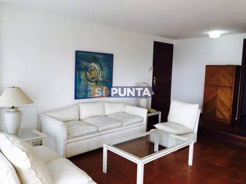 Imagen 5 de 12 de Apartamento En Playa Mansa Alquiler