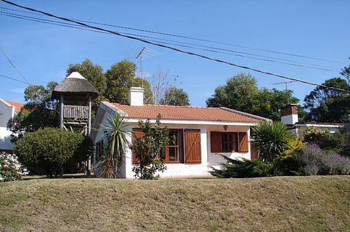 Casa En Punta Colorada, 2 Dormitorios *