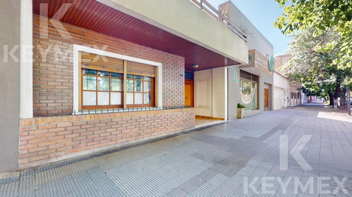 Casa De 3 Dormitorios En Venta En La Plata