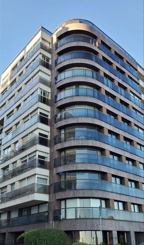 Imagen 2 de 30 de Venta - Apartamento De 4 Dormitorios. Excelente Ubicacion