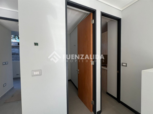 Venta Casa De 3 Dorm. En Las Condes, 18.800 Uf Sin Ggcc