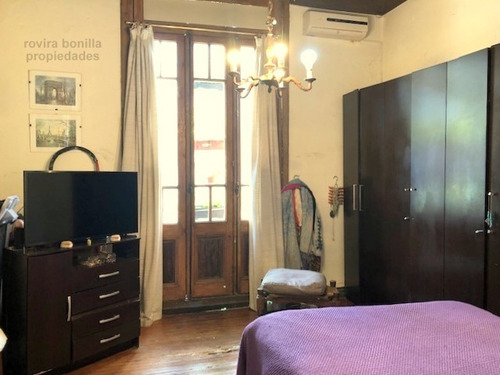 Imagen 3 de 9 de Obligado Y Avda. Brasil. Antigua Casa Reciclada Con Posibilidades.
