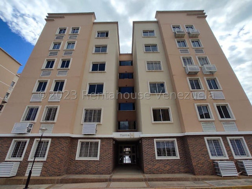 En Venta Apartamento Impecable, Moderno E Iluminado Ubicado En Exclusivo Urbanismo Del Este De Barquisimeto-ciudad Roca- Zl 24-1284.