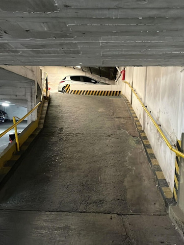Cochera Céntrica En Venta