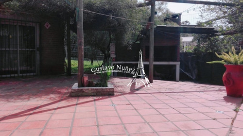 Casa Esquinera- Ref: 3094